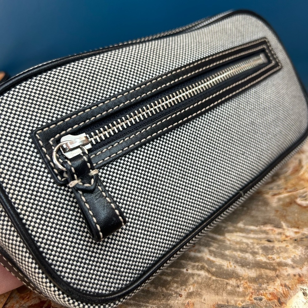 Vintage COACH East West Slim Black and White Camera Crossbody 4445 - Picture 6 of 17